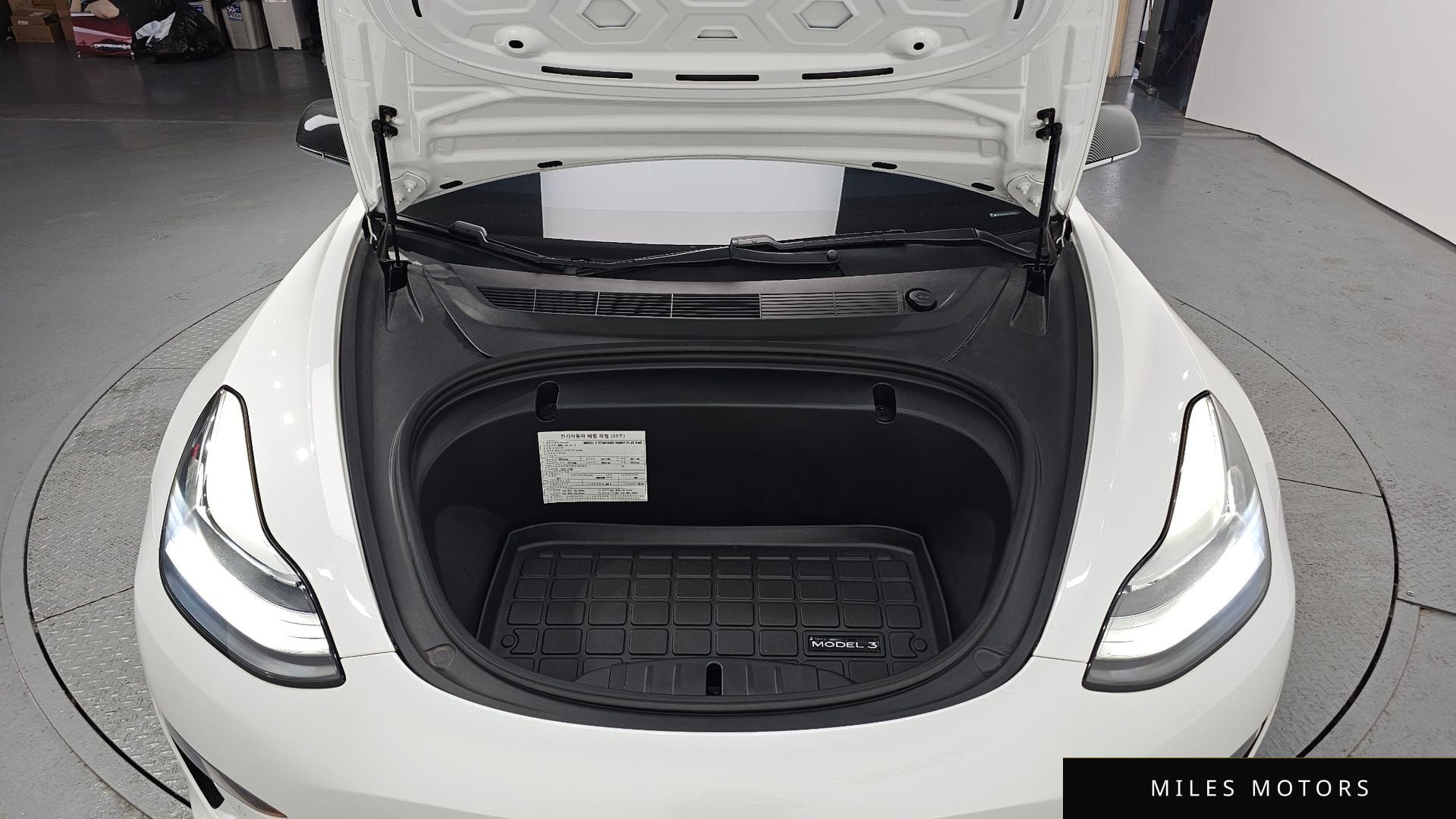 Tesla Model 3 2020 — миниатюра 6