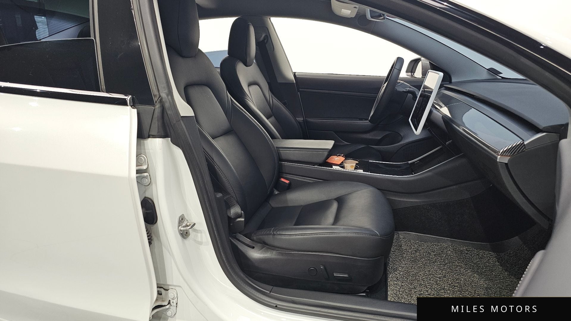 Tesla Model 3 2020 — миниатюра 10