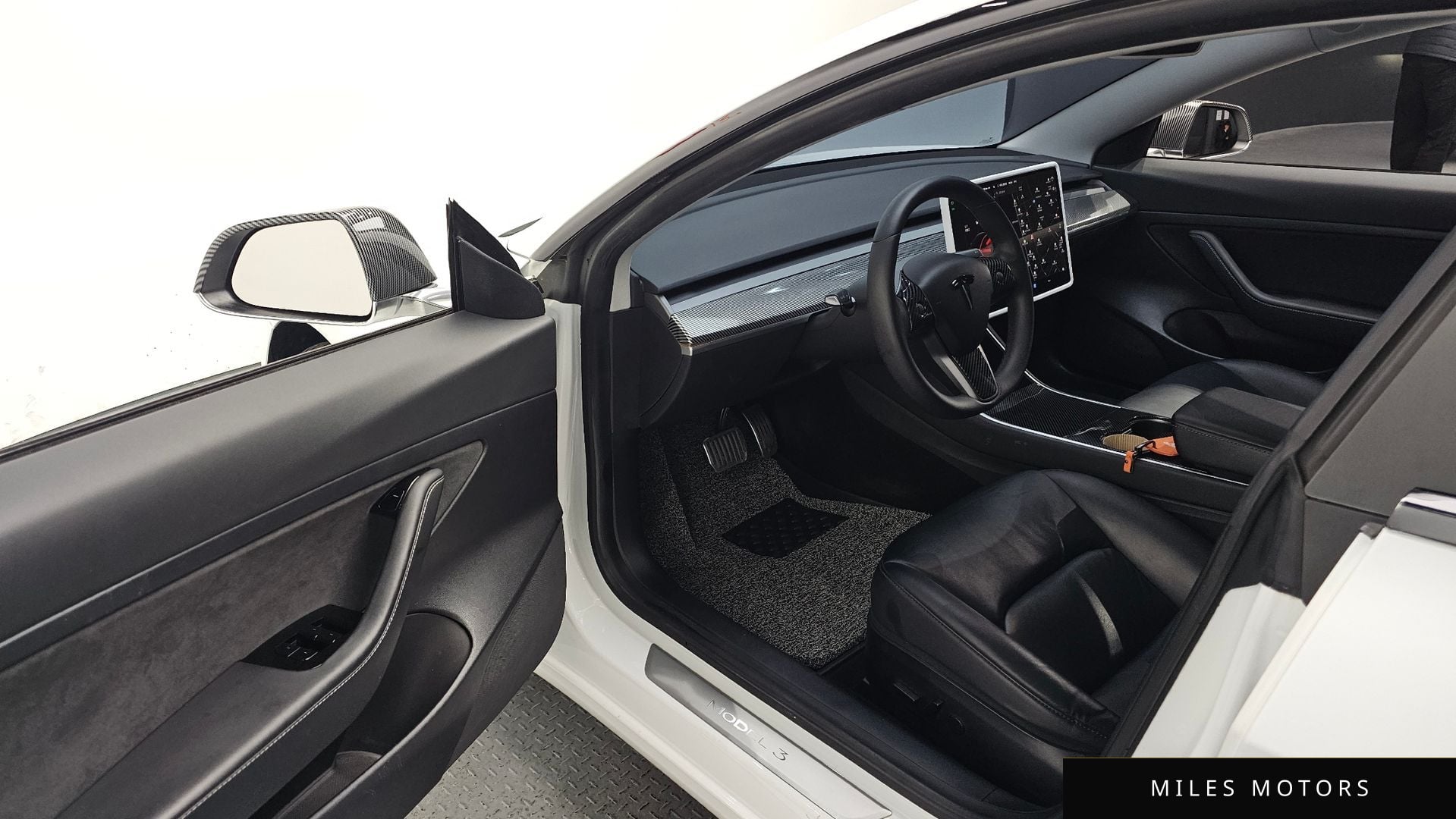 Tesla Model 3 2020 — миниатюра 11