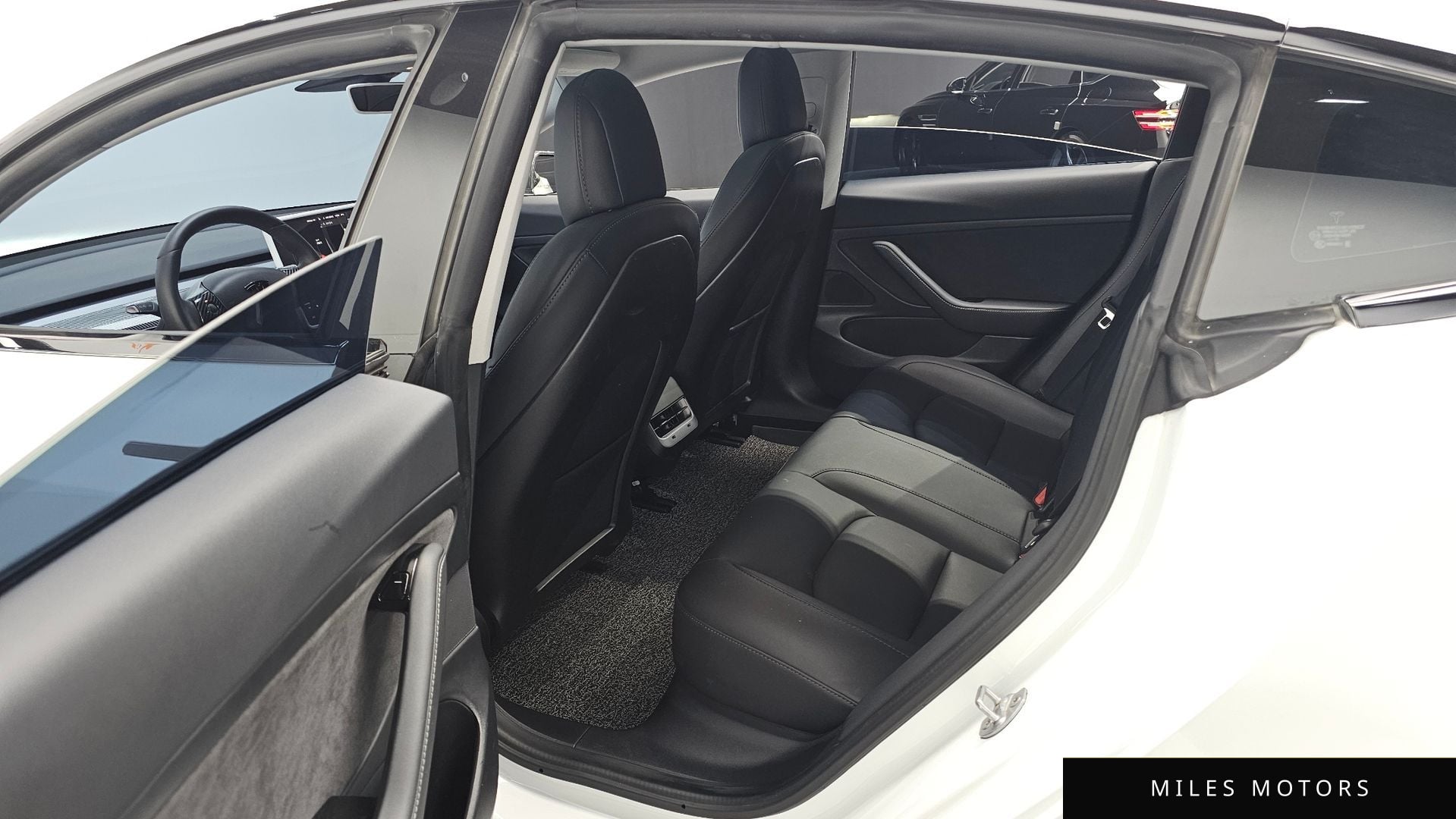 Tesla Model 3 2020 — миниатюра 12