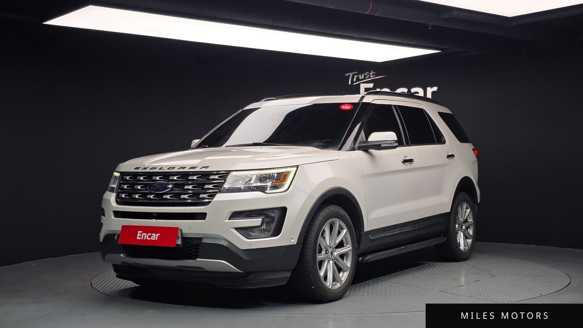 Ford Explorer 2017 — фото 1 из 12
