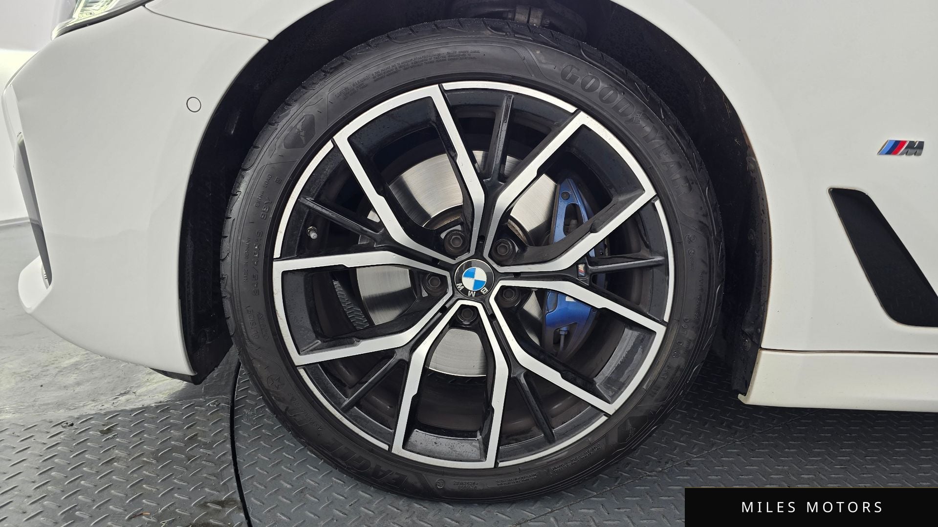 BMW 5 Series (G30) 2023 — миниатюра 5