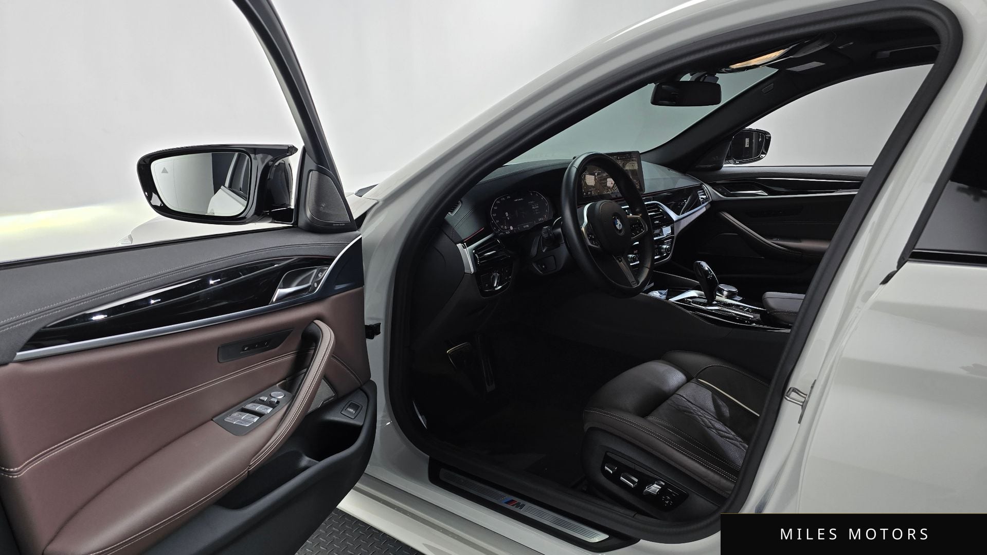 BMW 5 Series (G30) 2023 — миниатюра 10