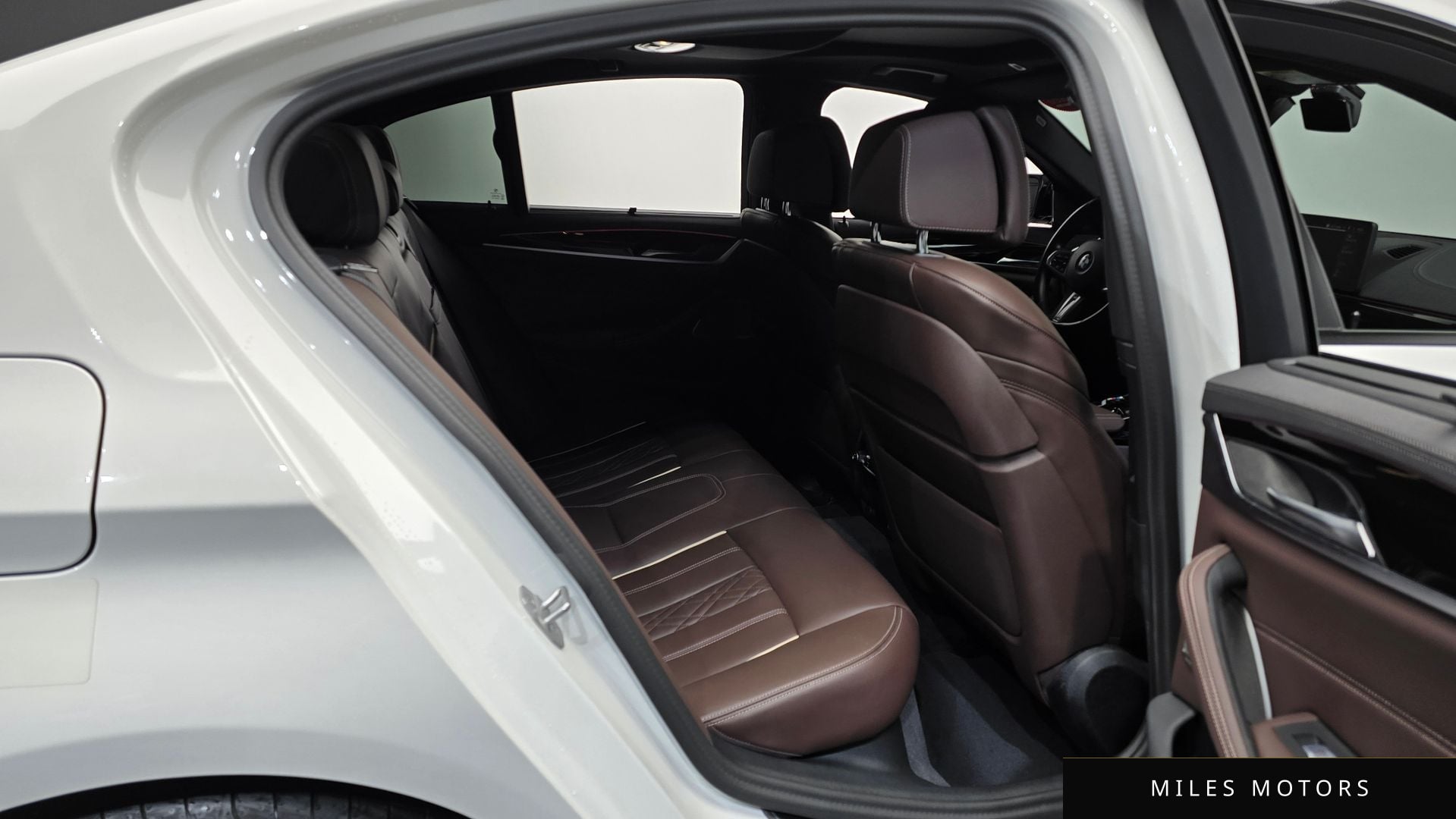 BMW 5 Series (G30) 2023 — миниатюра 12