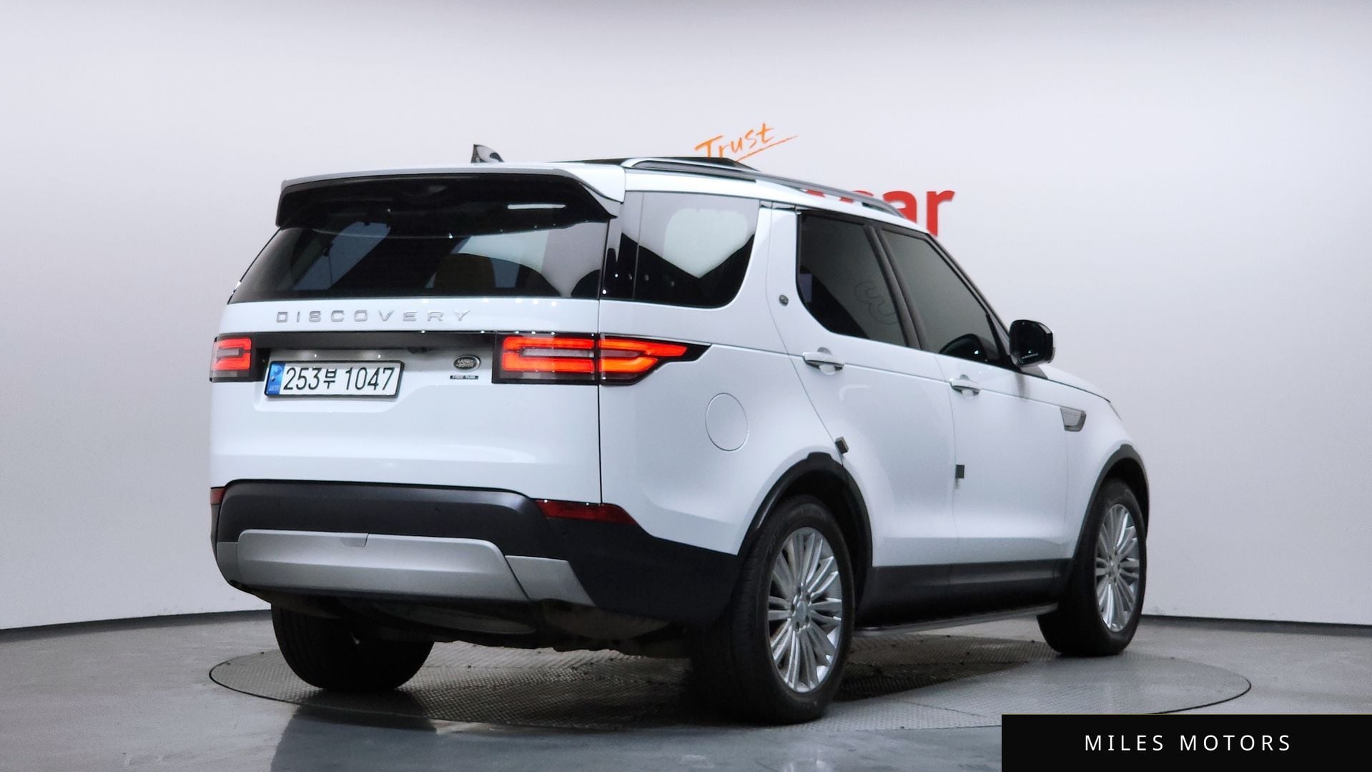 Land Rover Discovery 2018 — миниатюра 2
