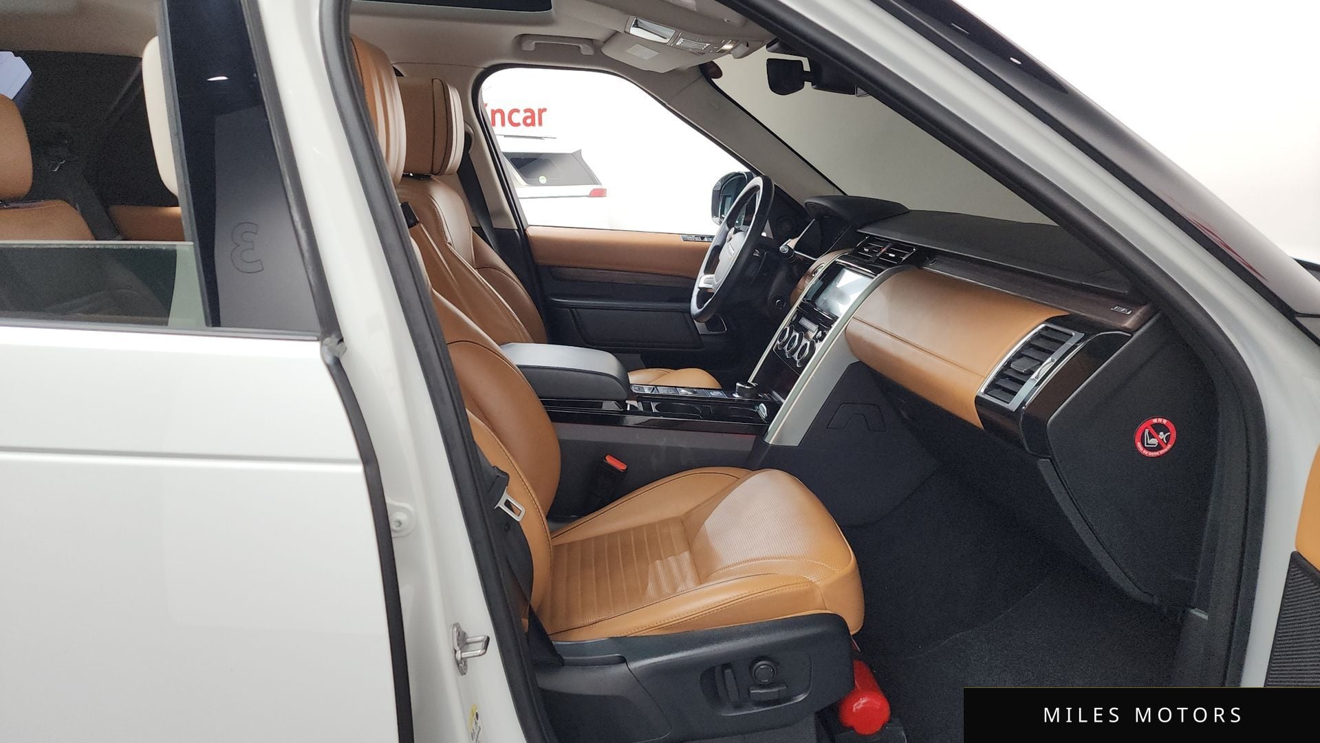 Land Rover Discovery 2018 — миниатюра 10
