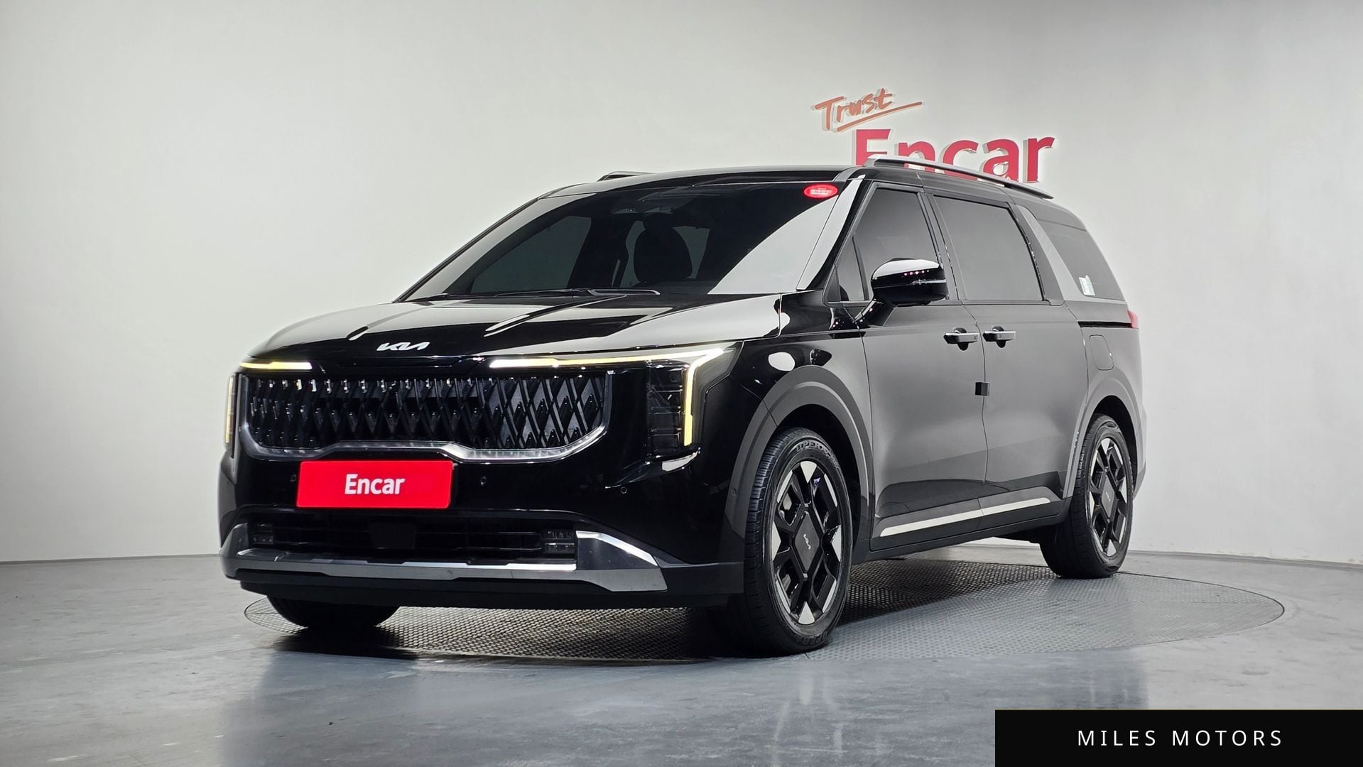 Kia Canival 2024 — фото 1 из 12