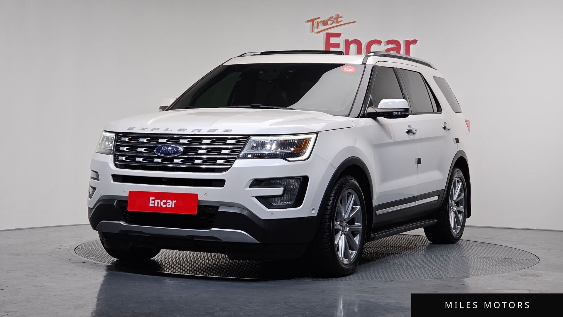 Ford Explorer 2016 — фото 1 из 12