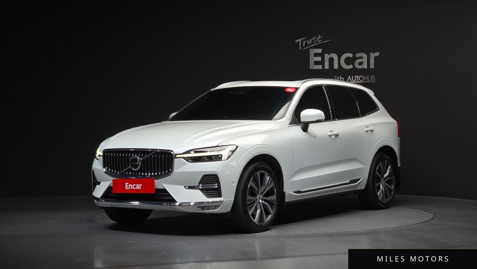 Volvo XC60 2022 — фото 1 из 12