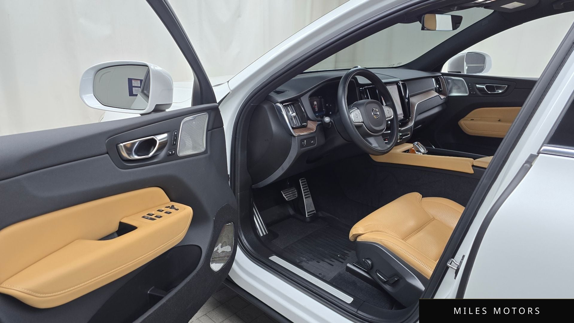 Volvo XC60 2022 — миниатюра 10