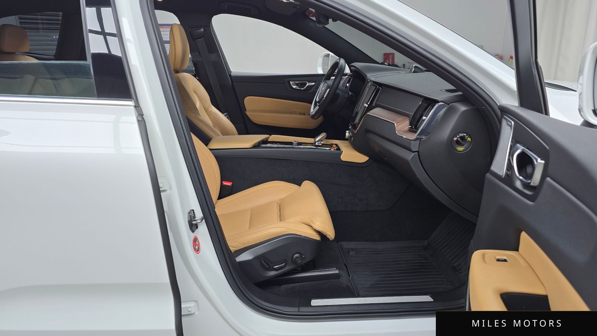 Volvo XC60 2022 — миниатюра 11
