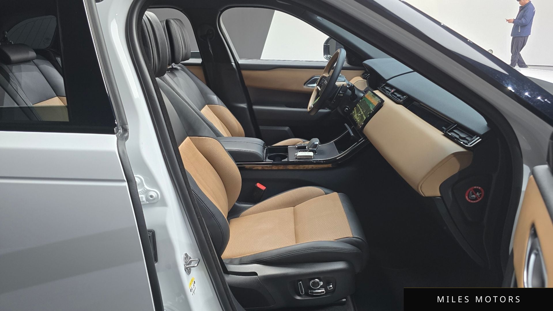 Land Rover Range Rover Velar 2024 — миниатюра 10