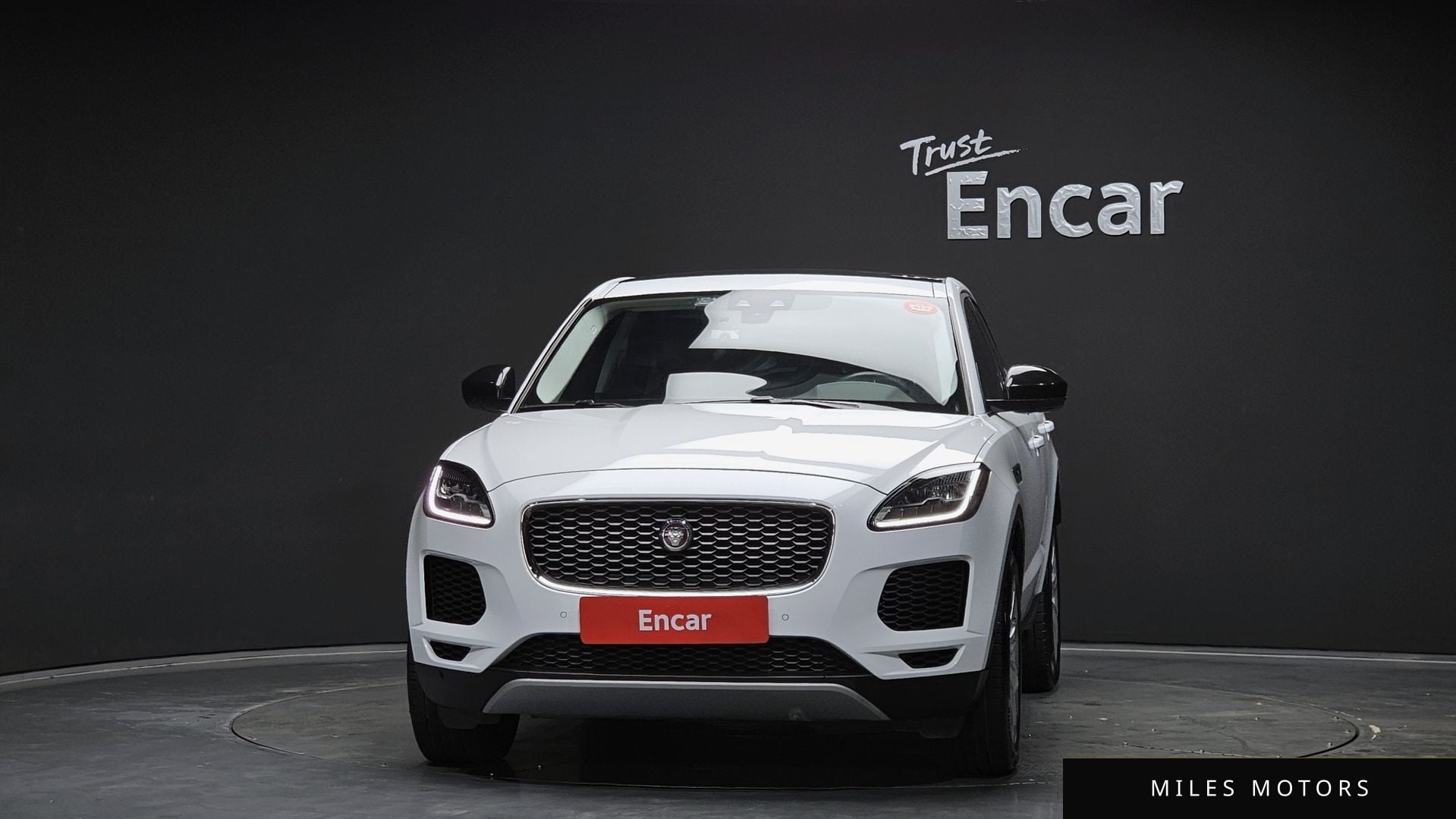 Jaguar E-PACE 2018 — миниатюра 3