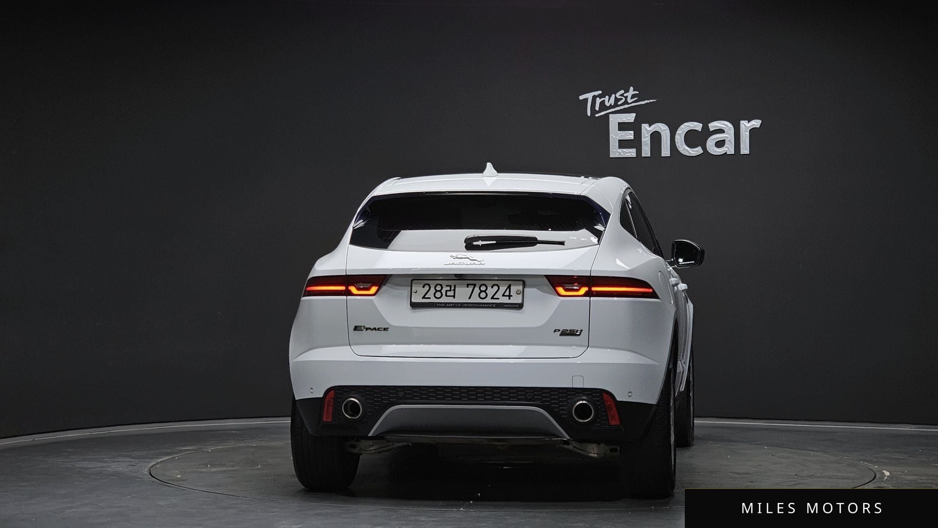 Jaguar E-PACE 2018 — миниатюра 4