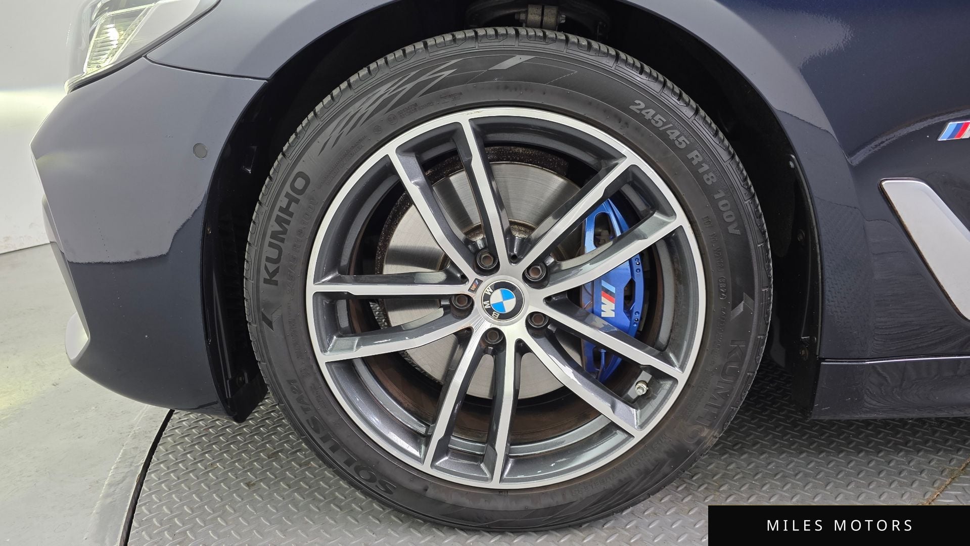 BMW 5 Series (G30) 2022 — миниатюра 5