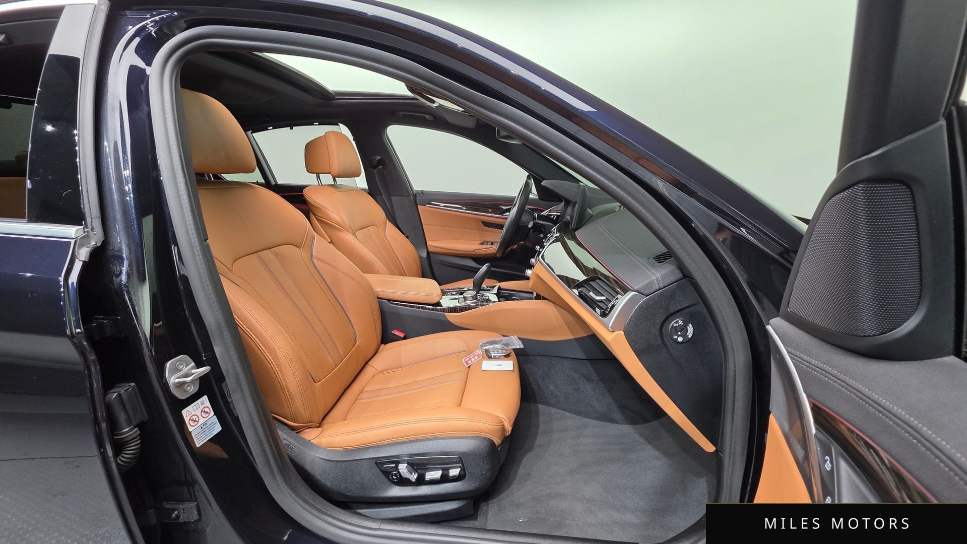 BMW 5 Series (G30) 2022 — миниатюра 10