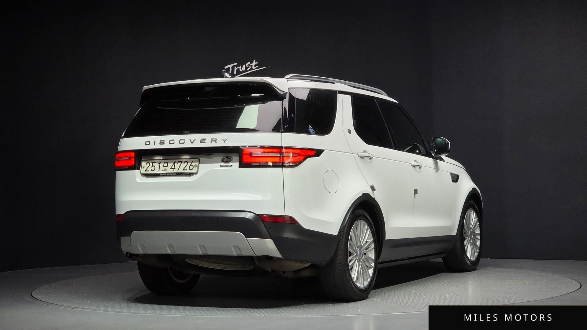 Land Rover Discovery 2019 — миниатюра 2
