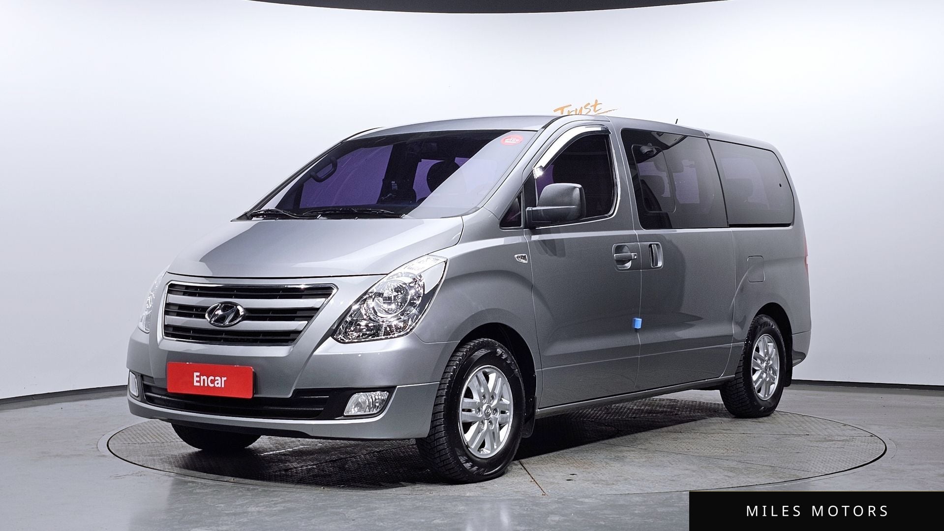 Hyundai Starex 2018 — фото 1 из 12