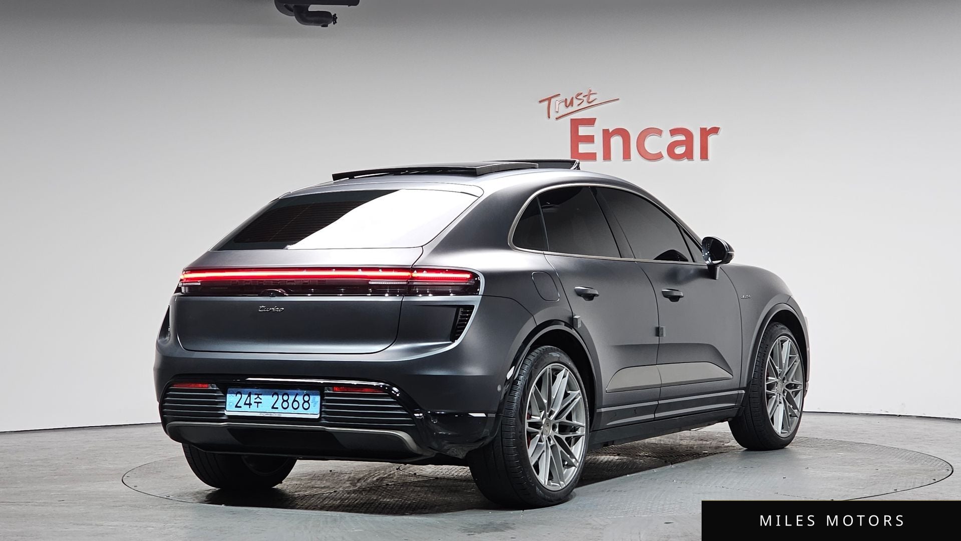 Porsche Macan 2025 — фото 1 из 12