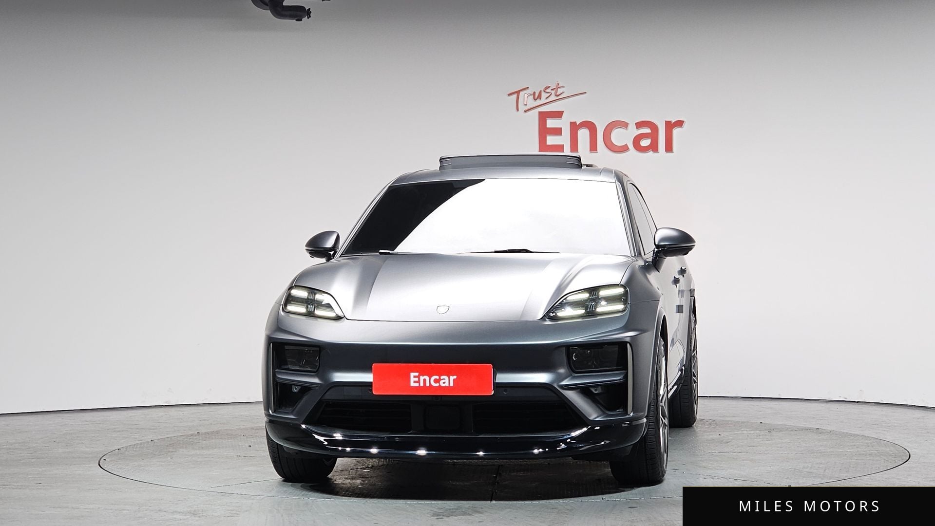 Porsche Macan 2025 — миниатюра 2