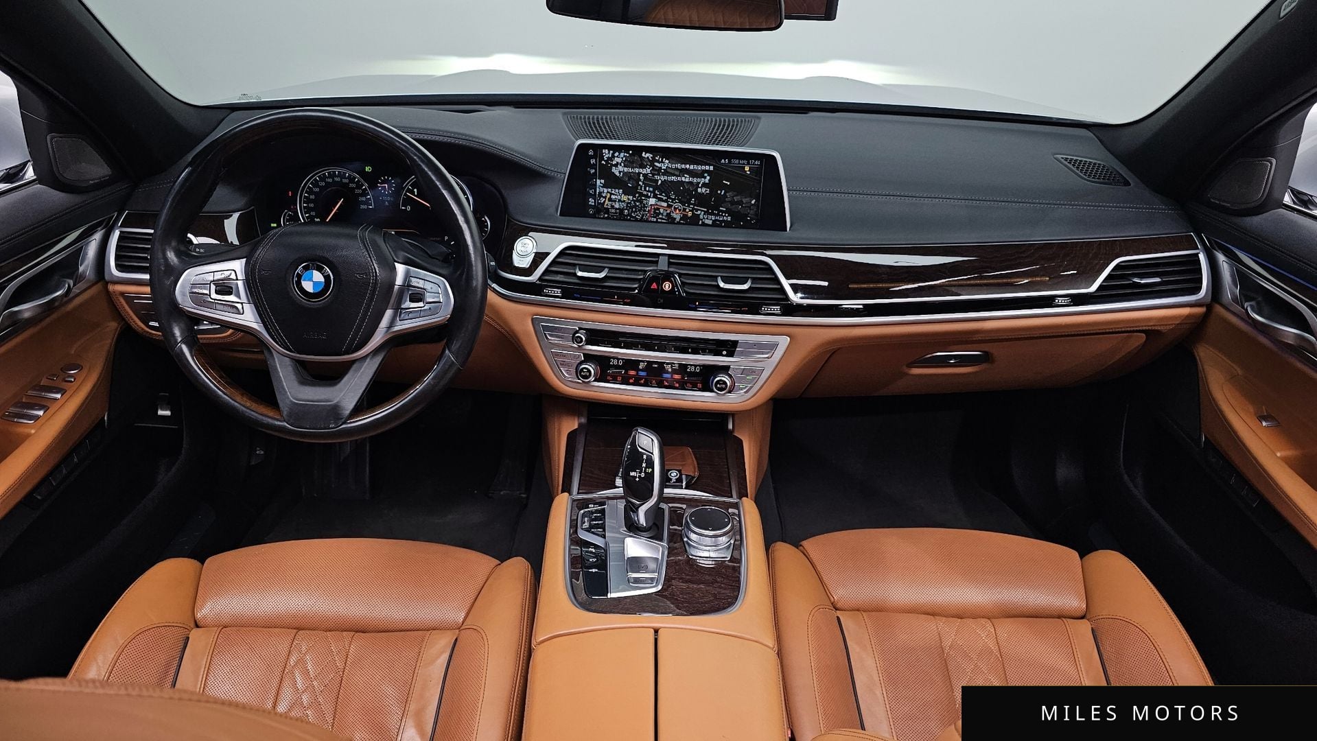 BMW 7 Series (G11) 2016 — миниатюра 7