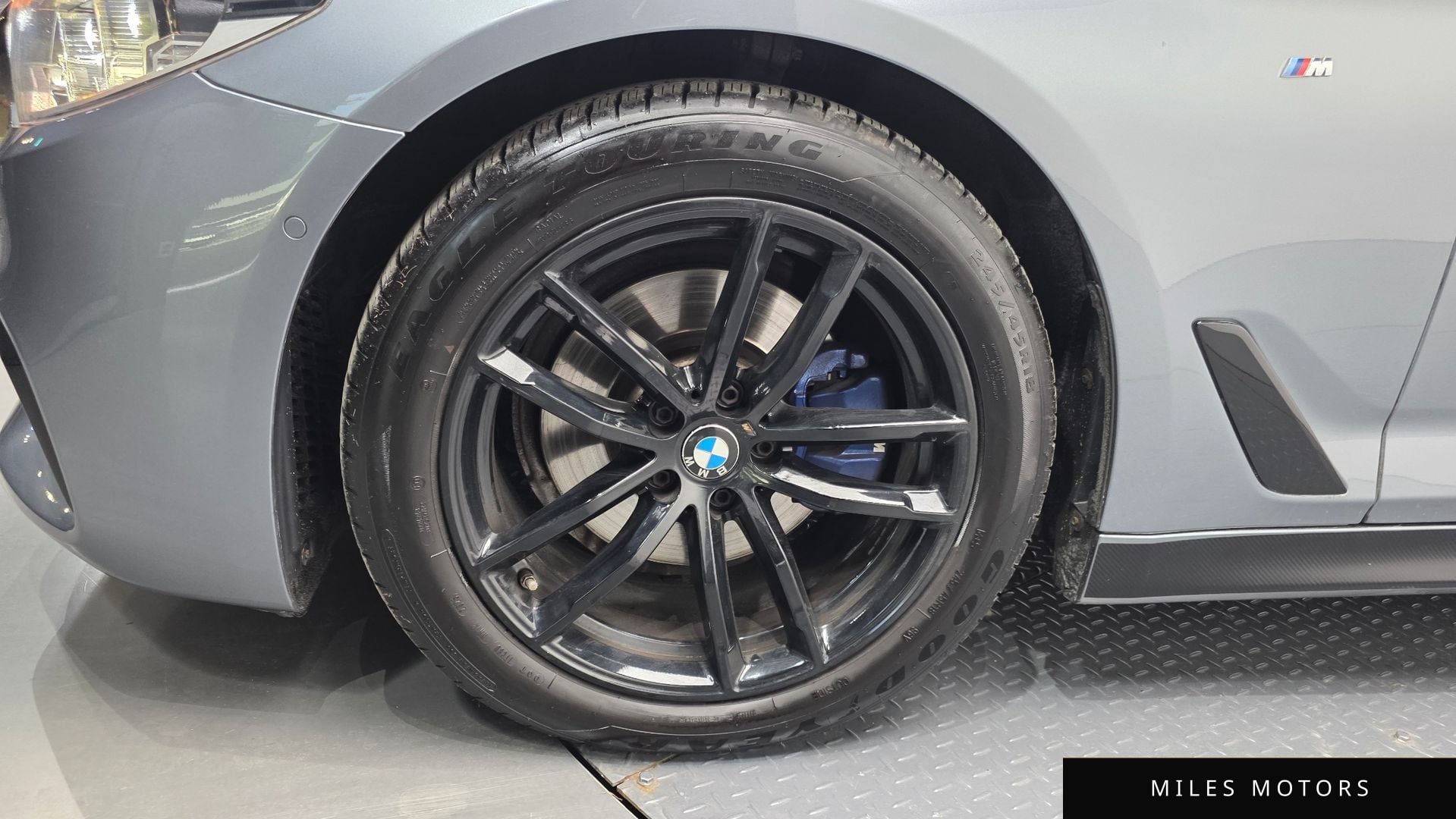 BMW 5 Series (G30) 2017 — миниатюра 5