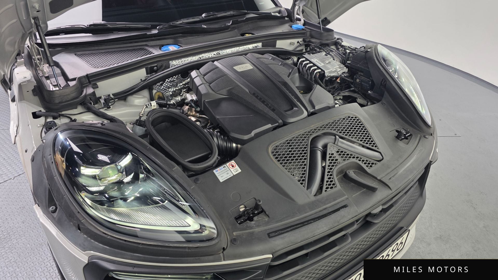 Porsche Macan 2023 — миниатюра 5