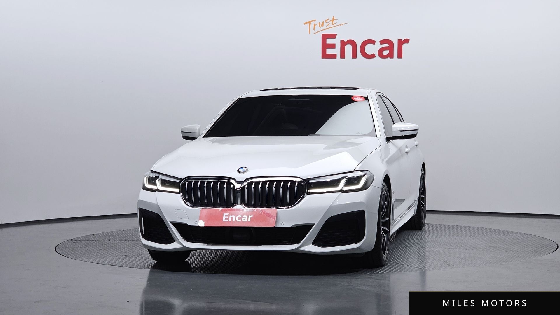 BMW 5 Series (G30) 2023 — миниатюра 3
