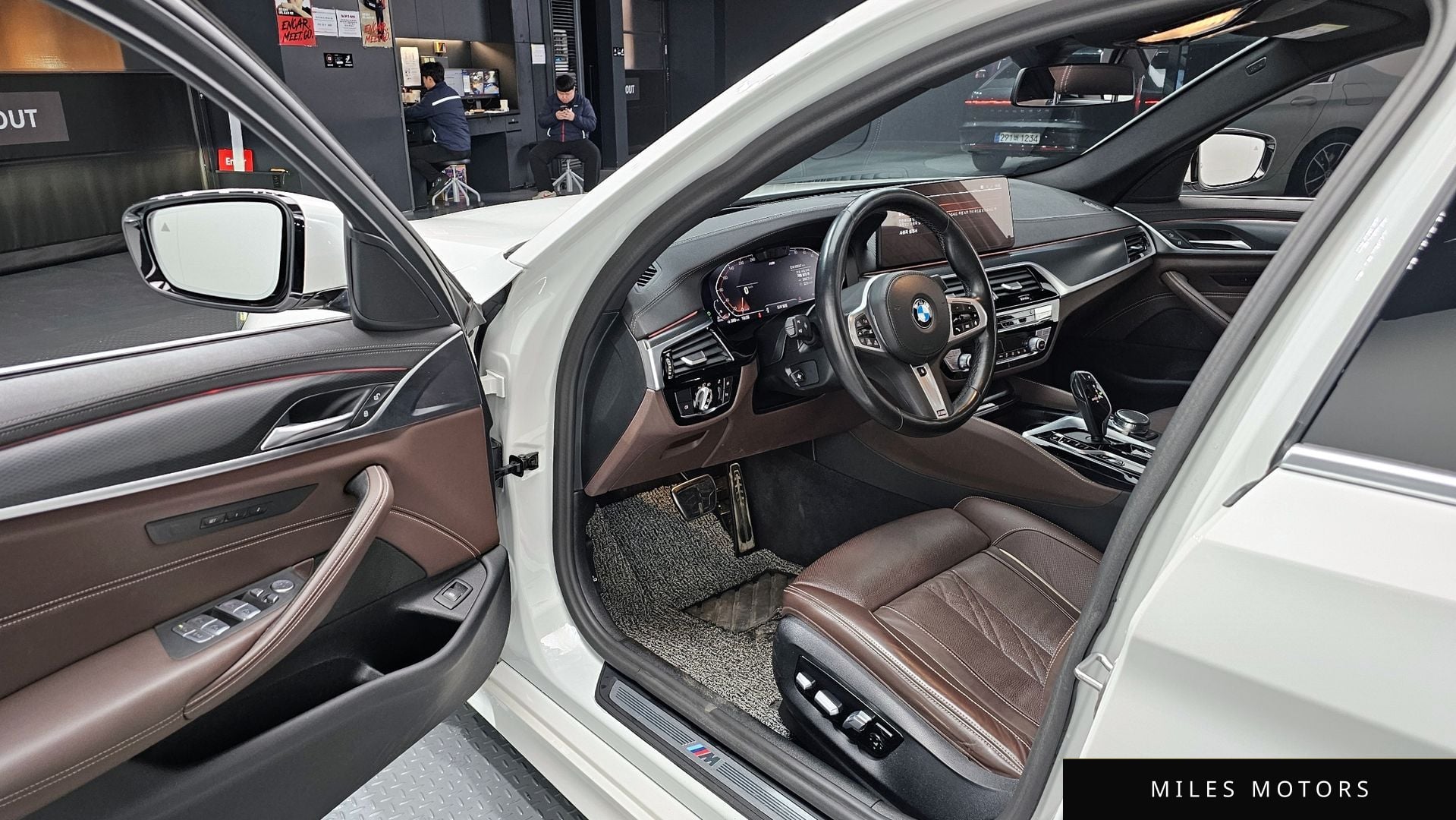 BMW 5 Series (G30) 2023 — миниатюра 11