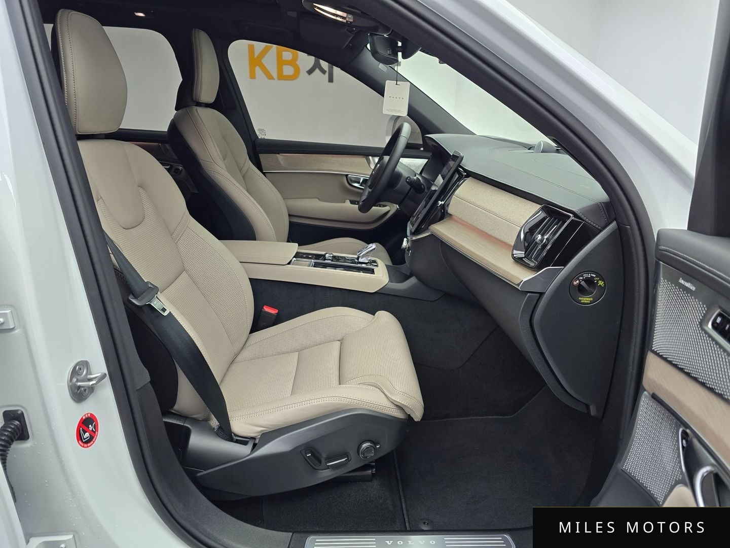 Volvo XC90 2026 — миниатюра 10