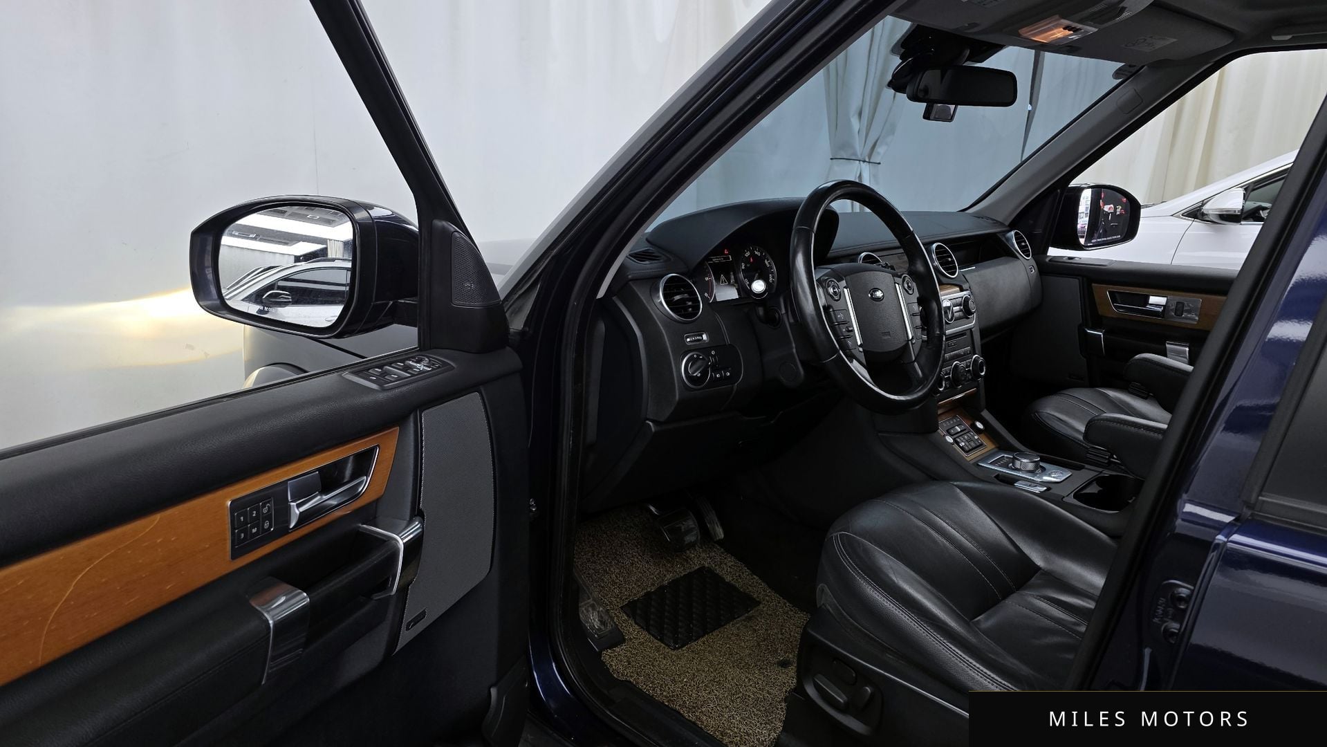 Land Rover Discovery 2015 — миниатюра 10