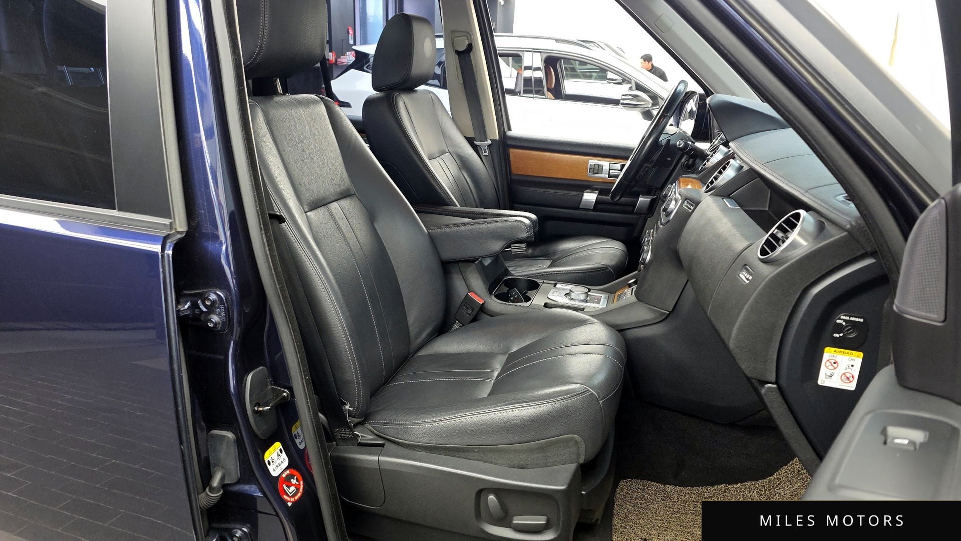 Land Rover Discovery 2015 — миниатюра 11