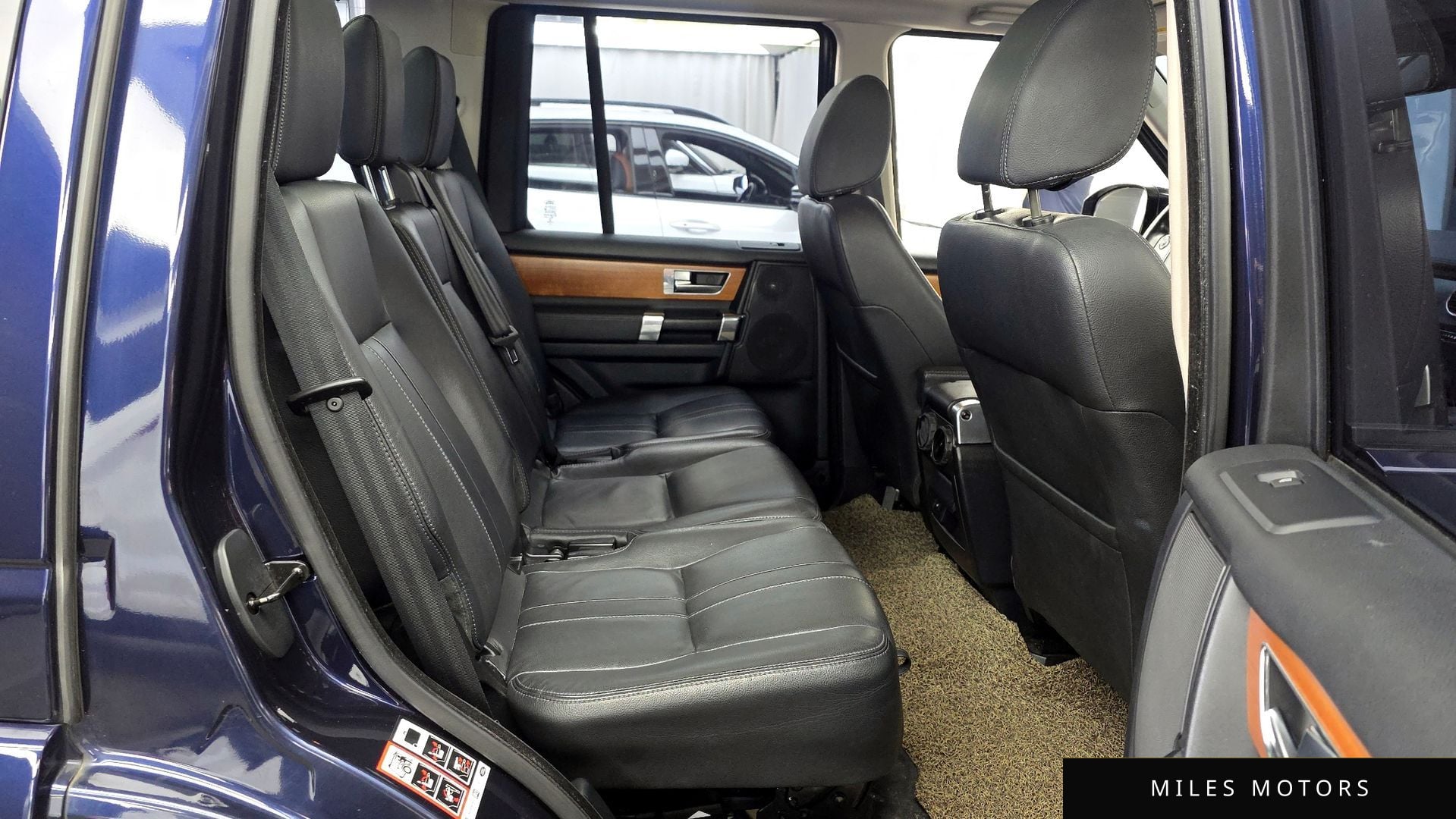 Land Rover Discovery 2015 — миниатюра 12