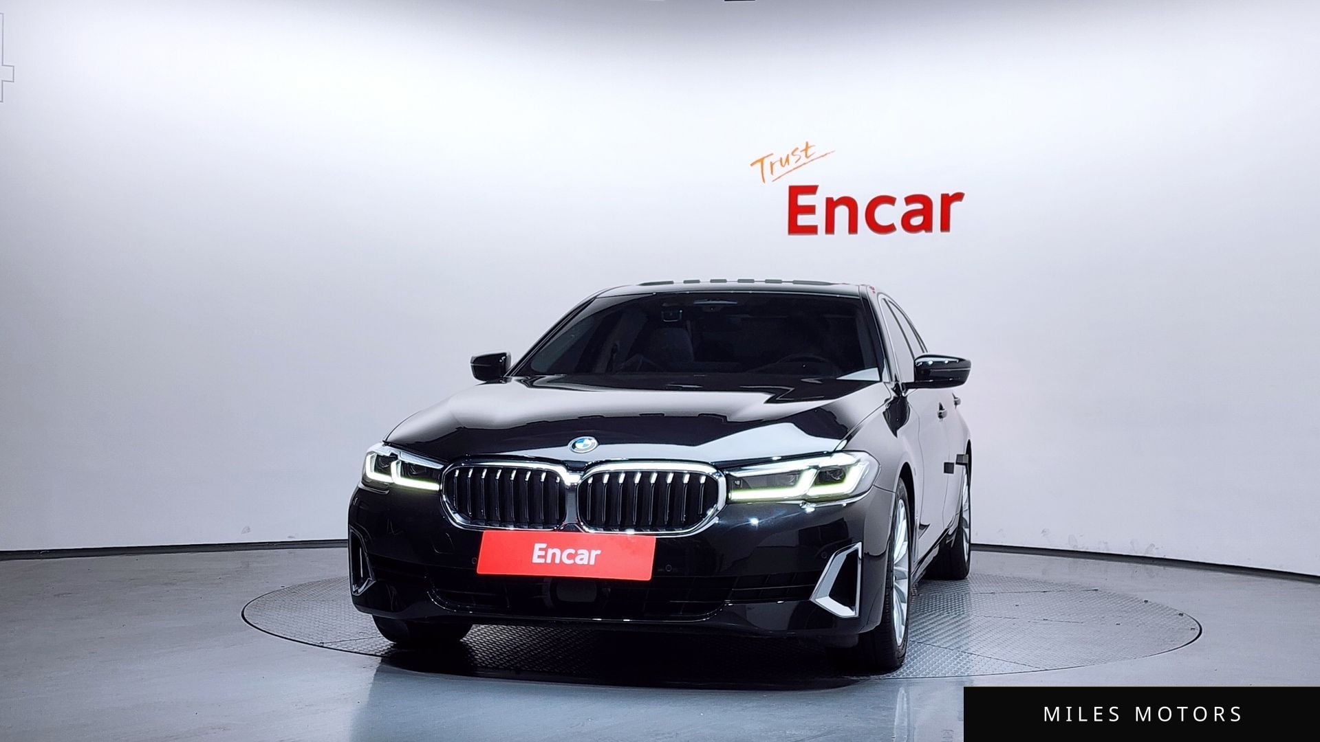BMW 5 Series (G30) 2022 — миниатюра 3