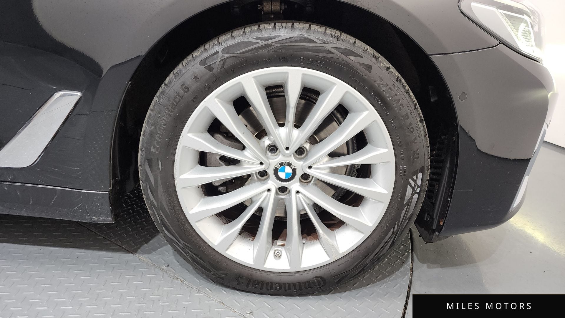 BMW 5 Series (G30) 2022 — миниатюра 5