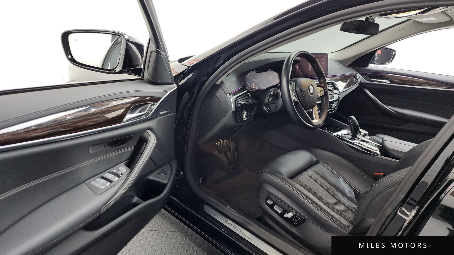 BMW 5 Series (G30) 2022 — миниатюра 10