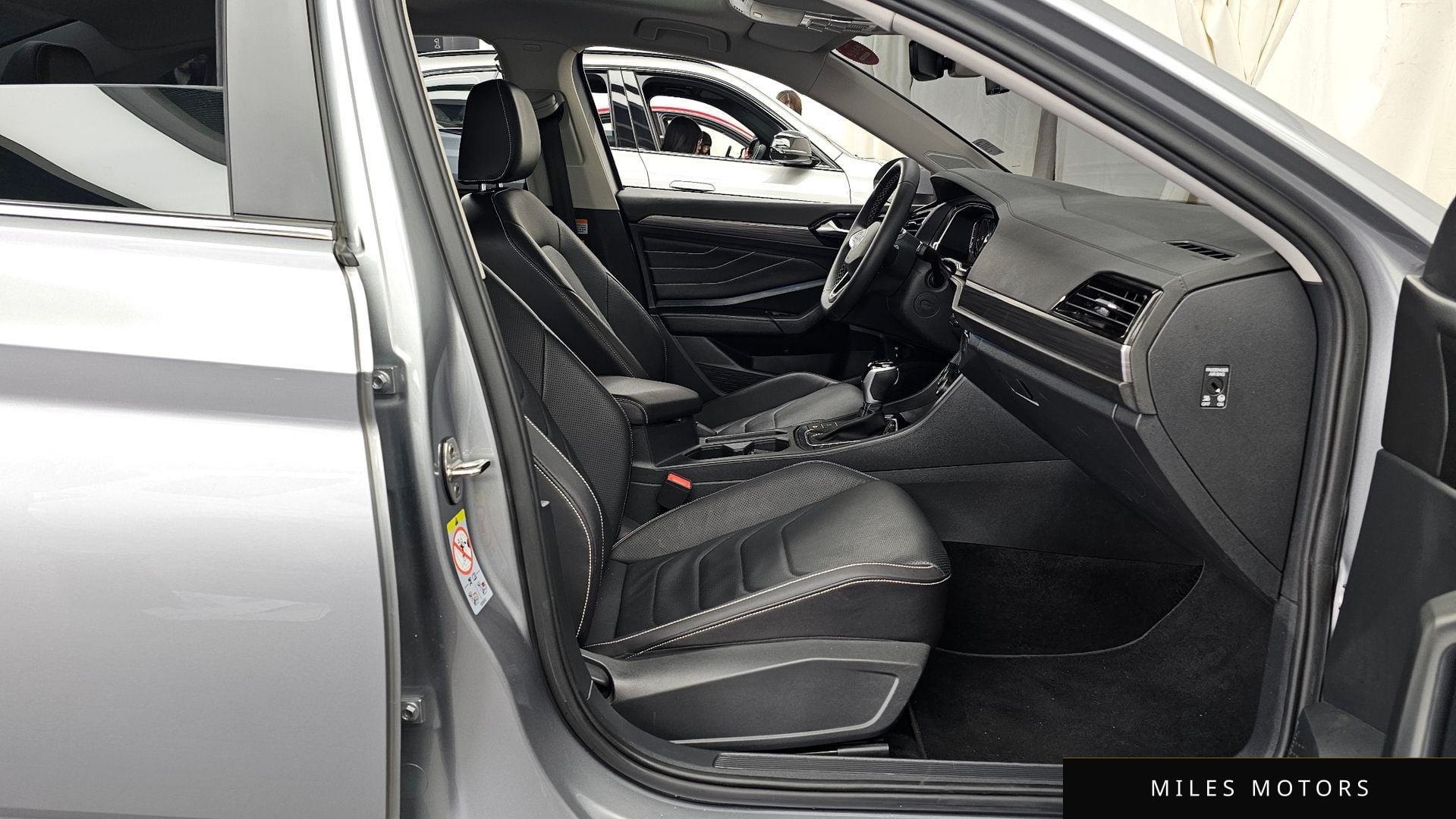 Volkswagen Jetta 2023 — миниатюра 11