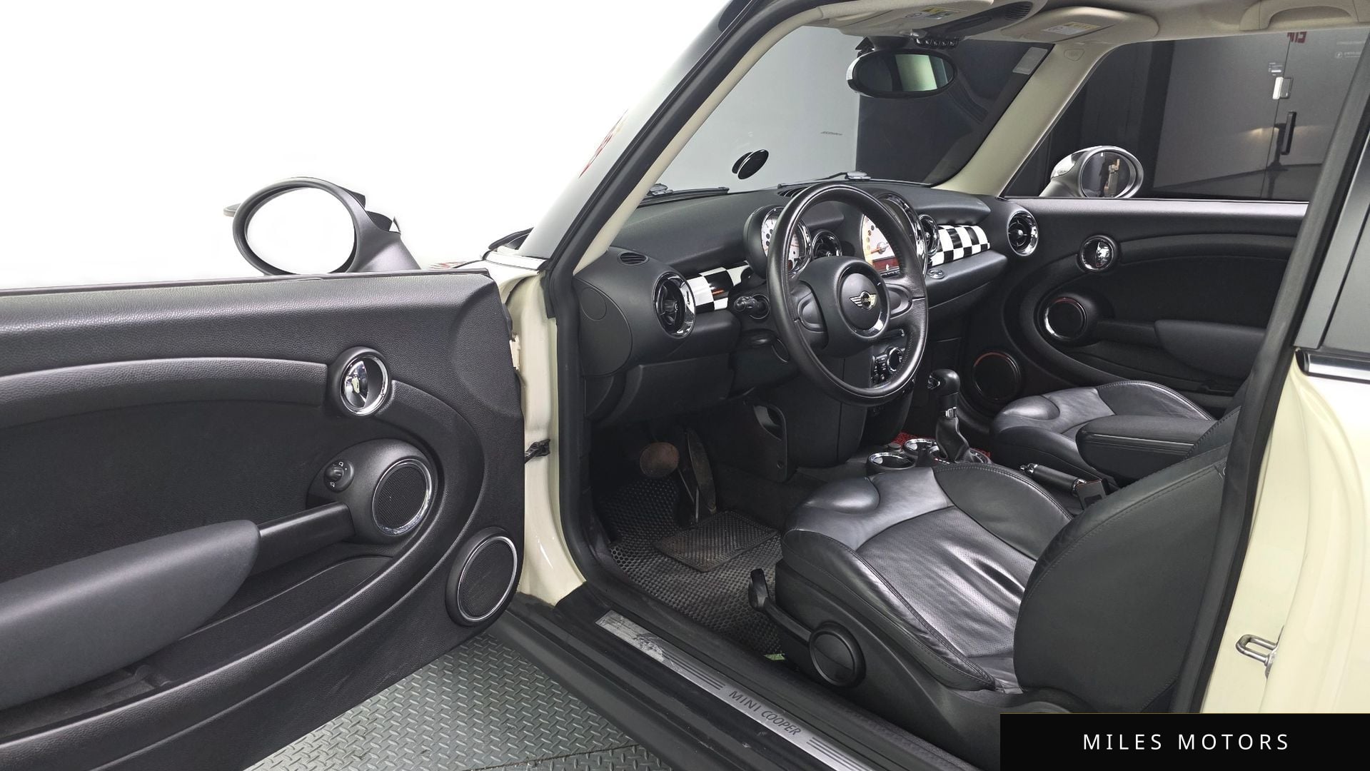 MINI Cooper 2011 — миниатюра 10