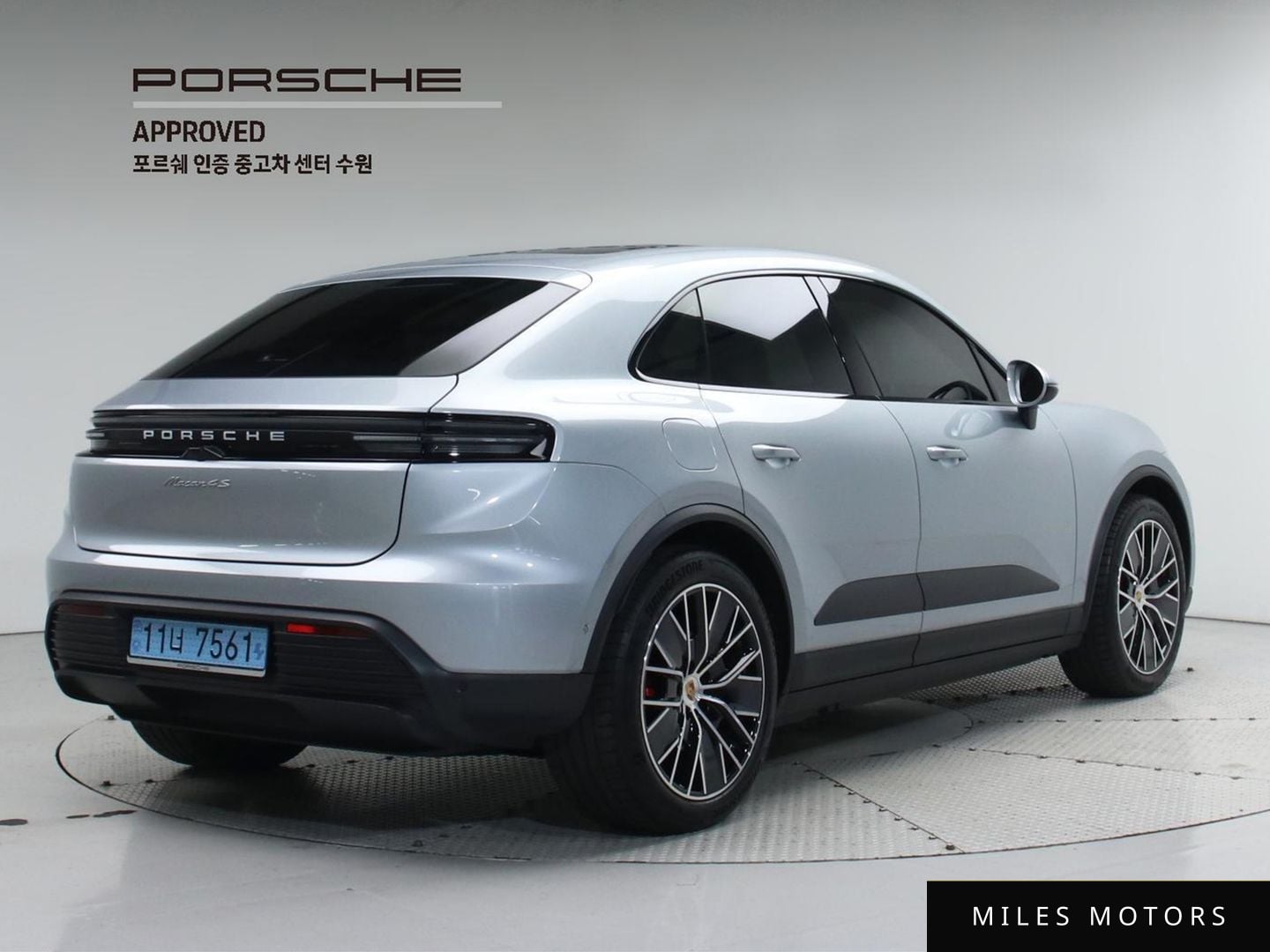 Porsche Macan 2025 — миниатюра 2