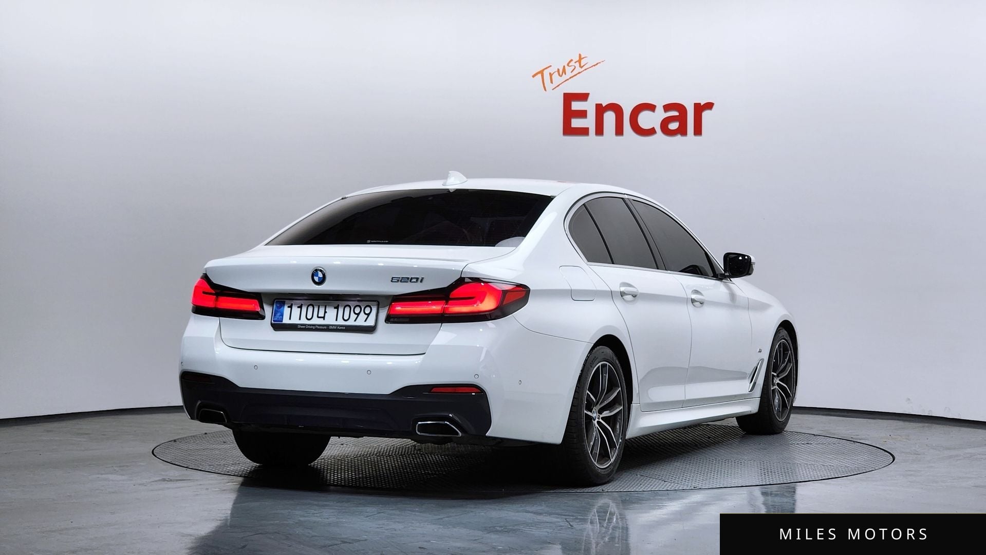 BMW 5 Series (G30) 2022 — миниатюра 2