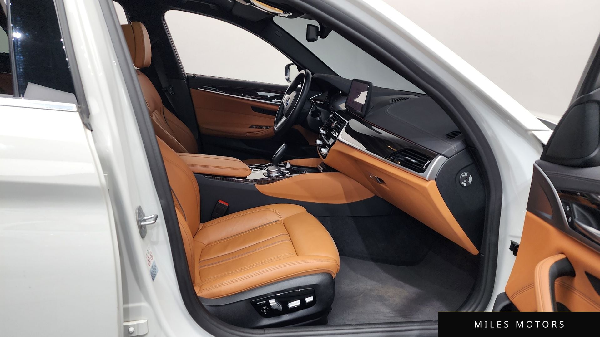 BMW 5 Series (G30) 2022 — миниатюра 10