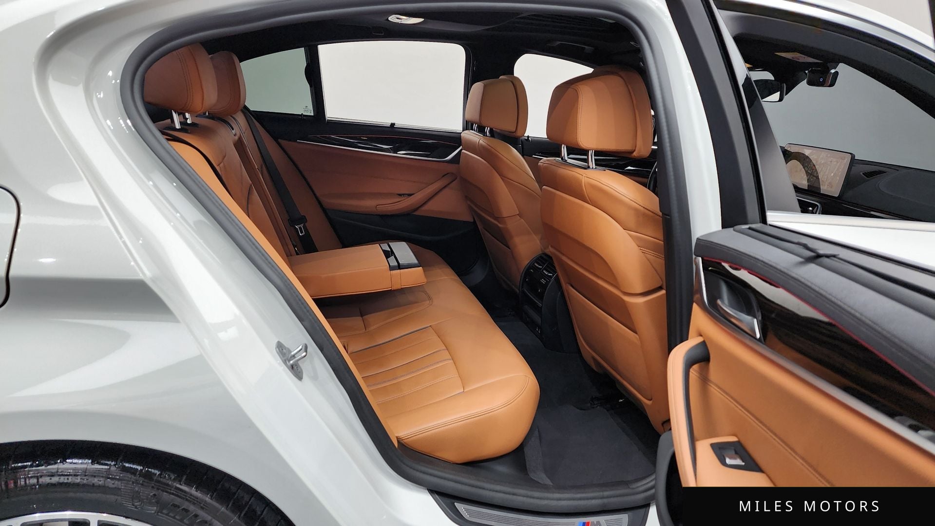BMW 5 Series (G30) 2022 — миниатюра 11