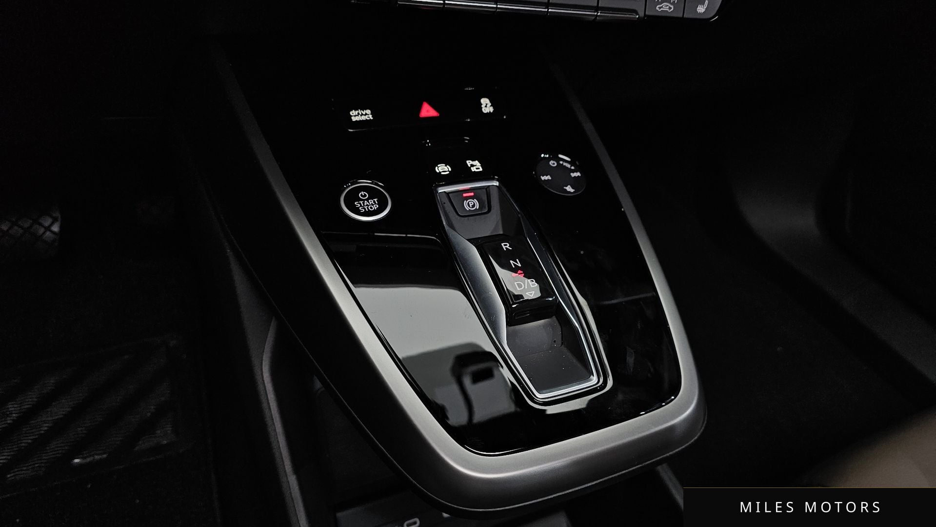 Audi Q4 e-tron 2023 — миниатюра 8