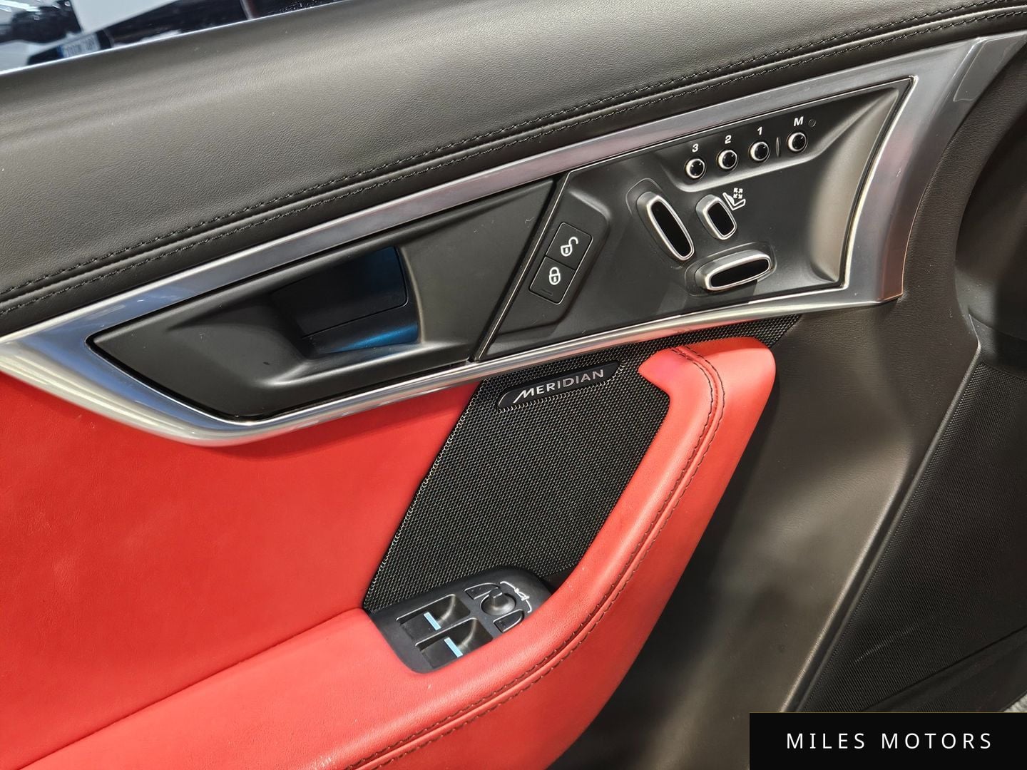 Jaguar F-TYPE 2019 — миниатюра 12