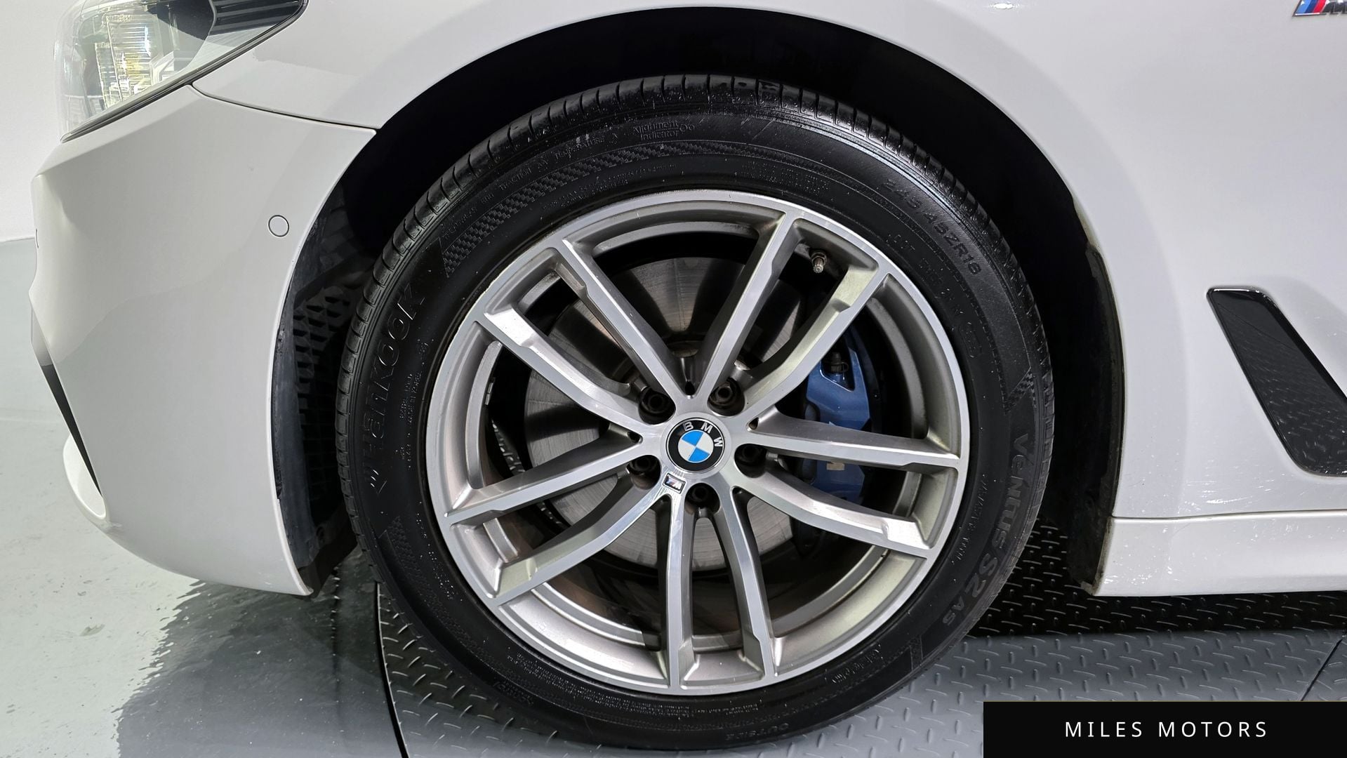 BMW 5 Series (G30) 2017 — миниатюра 5