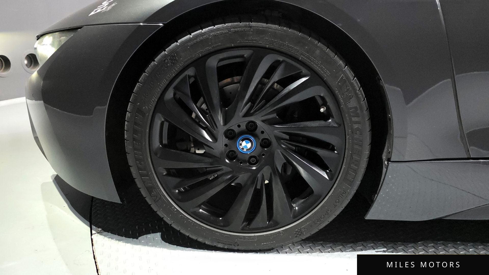 BMW i8 2015 — миниатюра 5
