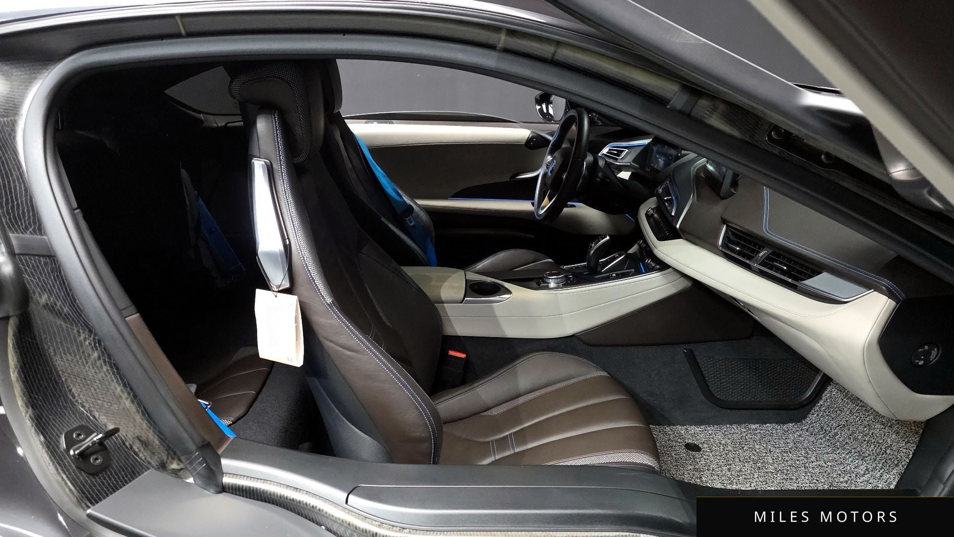 BMW i8 2015 — миниатюра 11