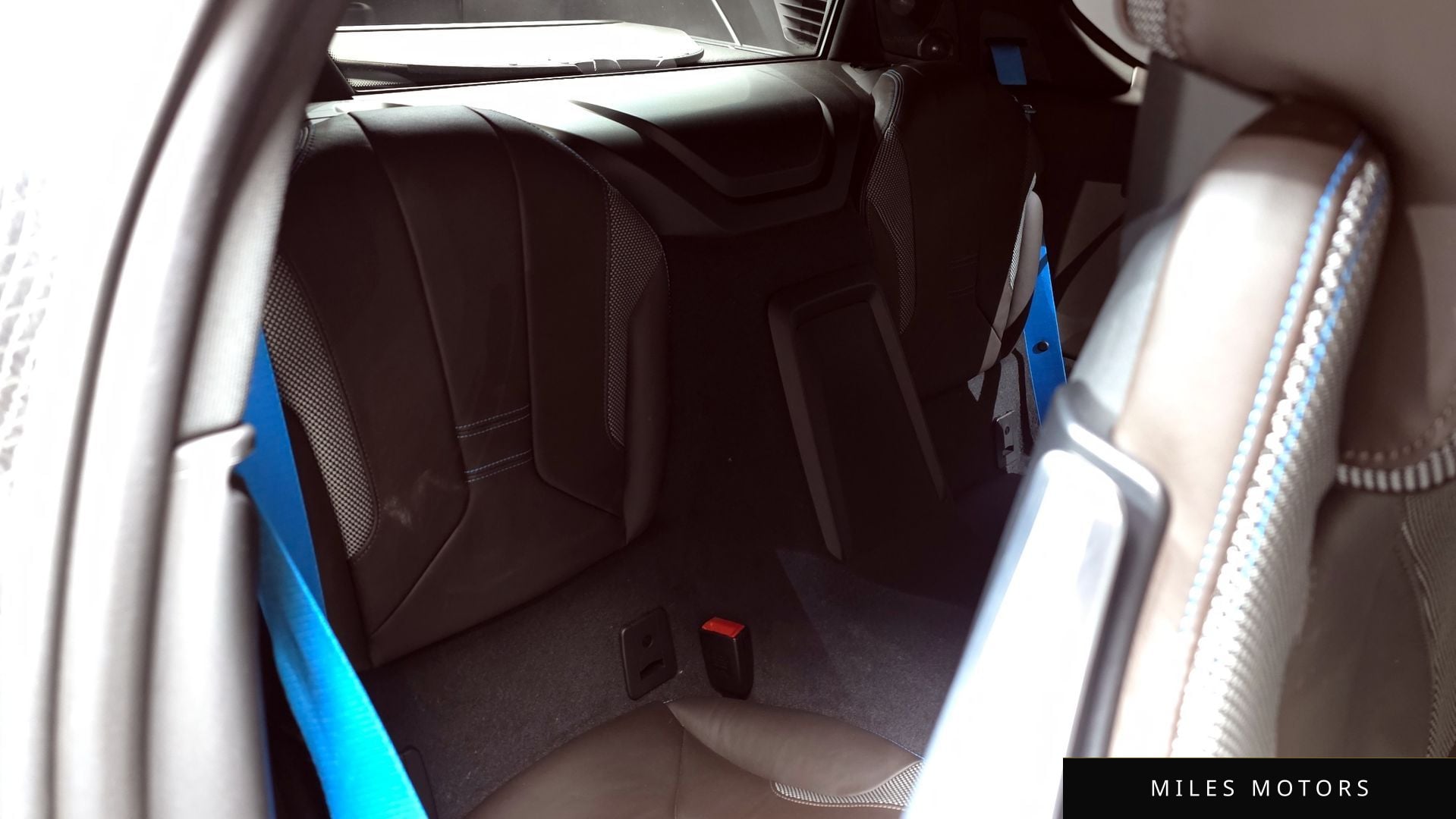 BMW i8 2015 — миниатюра 12