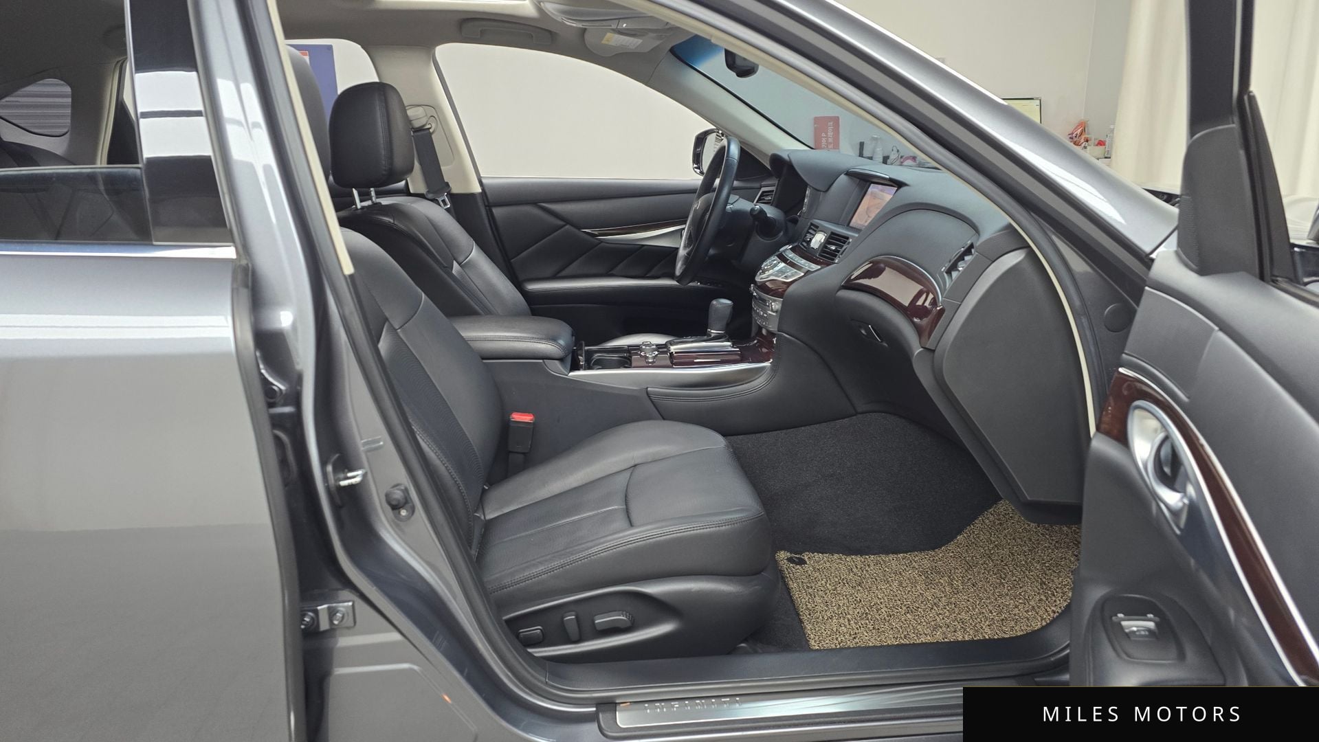 Infiniti Q70 2017 — миниатюра 11