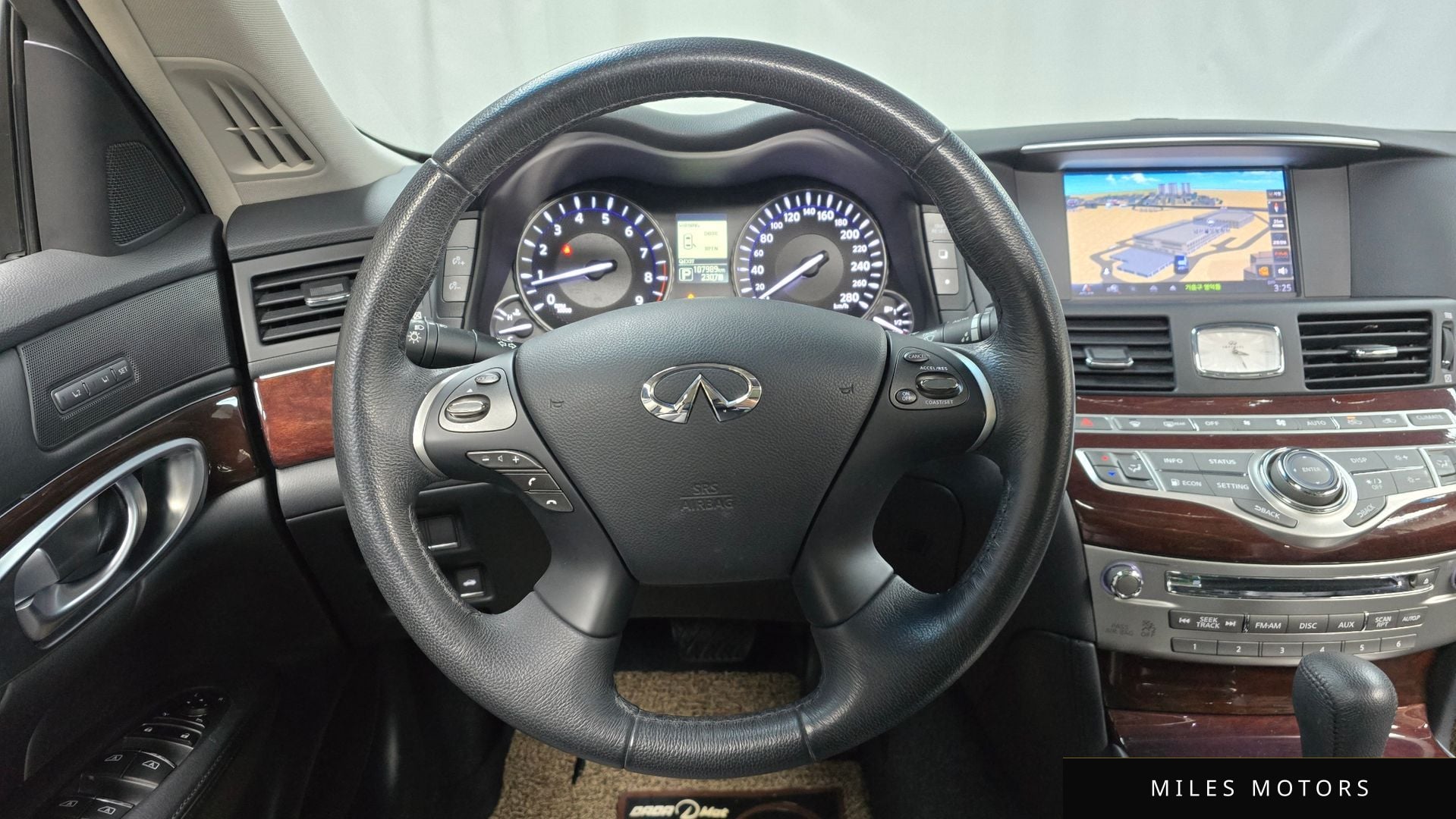 Infiniti Q70 2017 — миниатюра 13